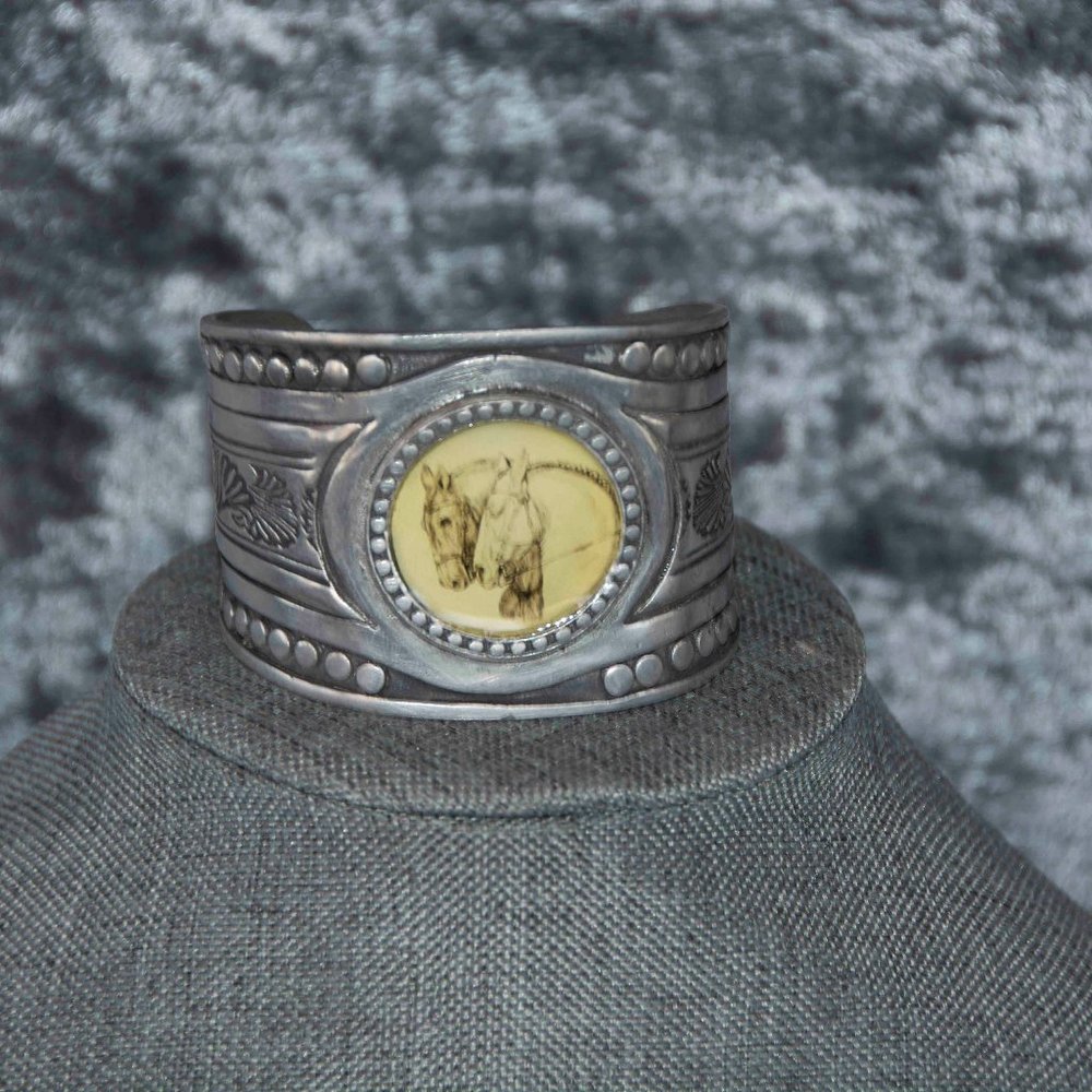 Hand Crafted Pewter Cuff Bracelet - Scribed Horse Heads Focal - Picture 7 of 7